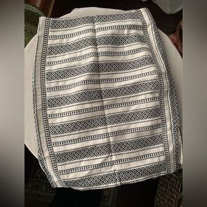 LOFT White and Black Embroidered Pencil Mini Skirt Bohemian Size 8